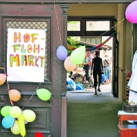 Bei den Hofflohmärkten werden private Flächen zur Bühne für Gegenstände, die ihren Besitzer wechseln sollen.  (Foto: mil)