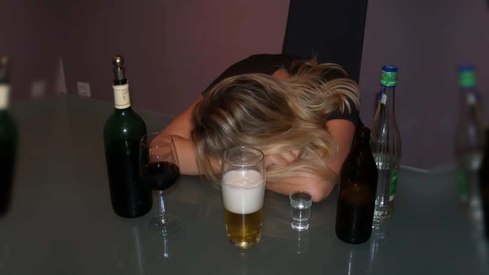 Eine Droge bestimmt den Alltag: Die Gefahren des Alkohols werden oft verkannt. (Foto: Privat)