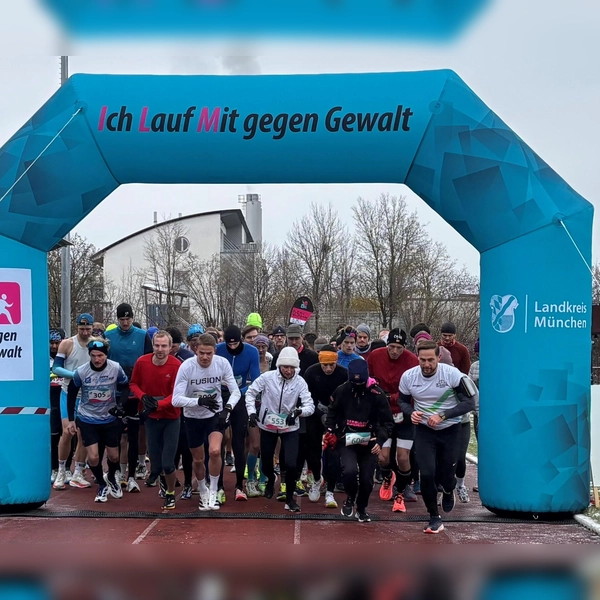 265 Teilnehmende aus allen Generationen gingen im Sportpark Haar an den Start. (Foto: Landratsamt München)