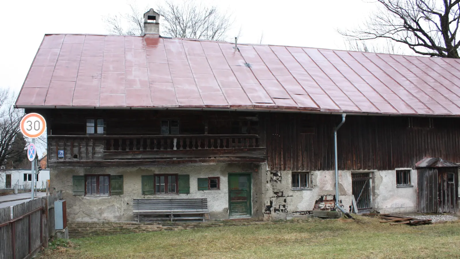 Dem Verfall ausgesetzt: So sah der Derzbachhof 2011 aus. (Foto: job)