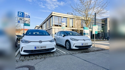 Zwei E-Autos stehen Nutzern der neuen Carsharing-Station vom Mobilitätsanbieter e+k move rund um die Uhr zur Verfügung. (Foto: ehret + klein)