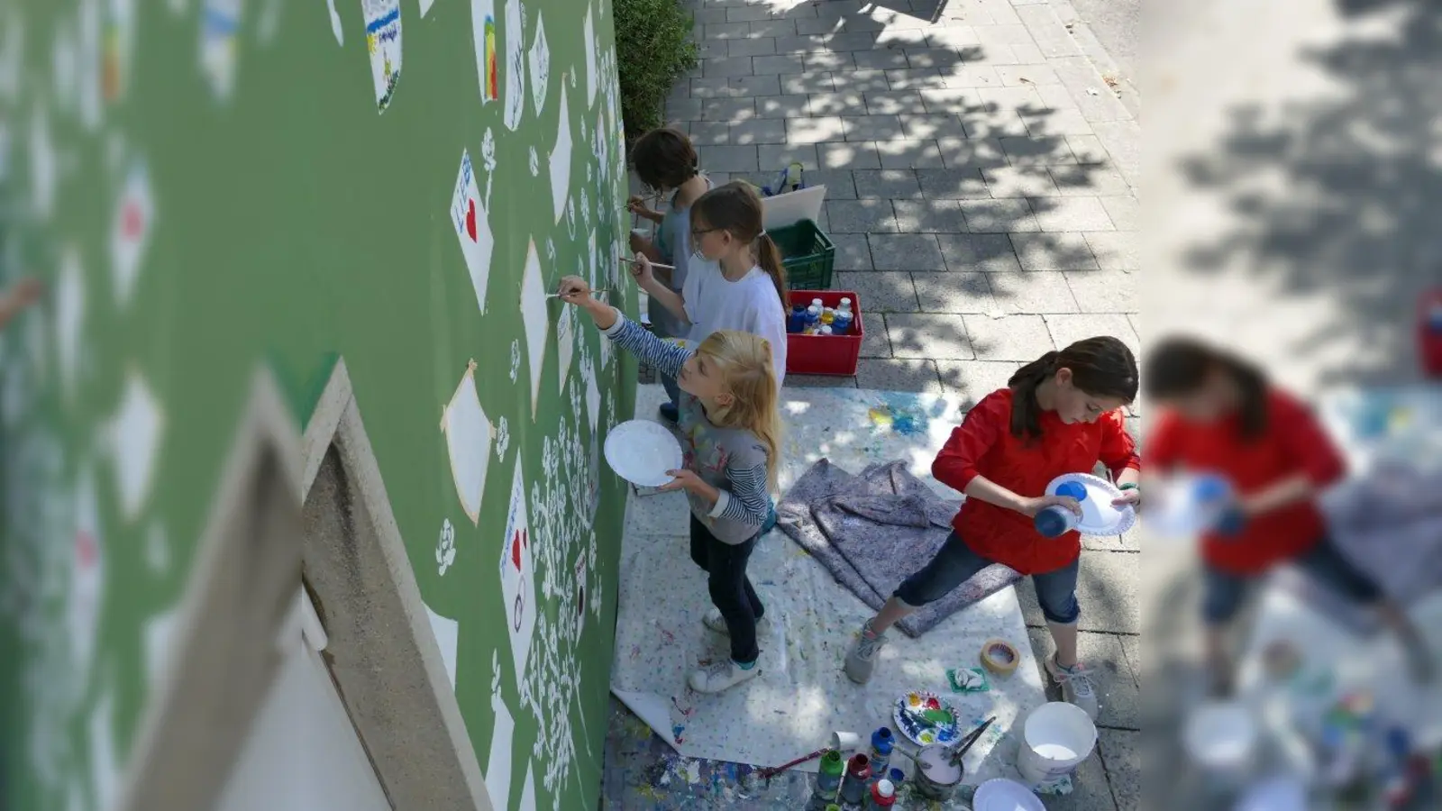 Jedes Kind überlegte sich einen eigenen Entwurf für die Gestaltung eines Flugblatts. (Foto: ds)