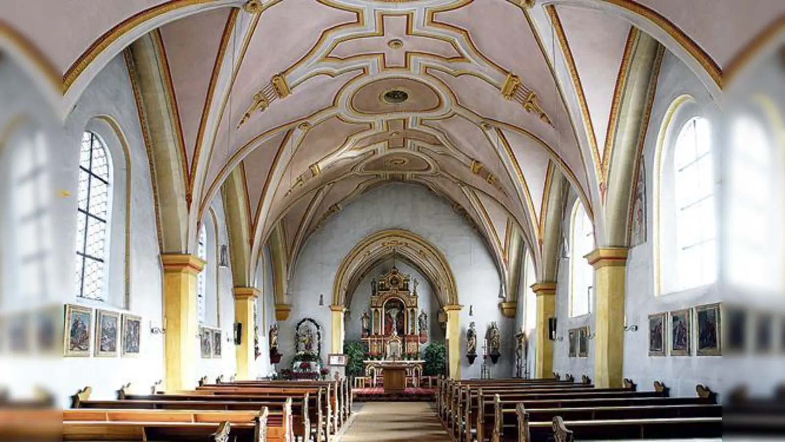 Der Kreuzgang der Pfarrei St. Korbinian wird ebenfalls saniert, ebenso wie das Gnadenbild aus dem Jahr 1669.	 (Fotos: privat)