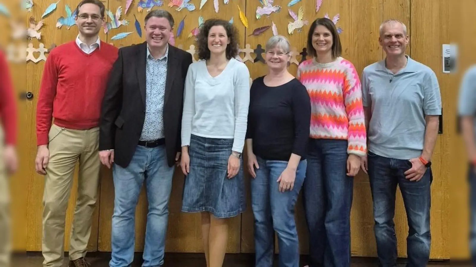 Der Vorstand des Fördervereins der Grundschule Moosinning. Von links: Thomas Gobmaier (Vorsitzender), Thomas Speyerer (stellvertretender Vorsitzender), Margit Griesbacher (Schriftführerin), Kerstin Rozeboom (Schatzmeisterin), Michaela Fehringer (Beisitzerin) und Markus Pfanzelt (Beisitzer). (Foto: Förderverein GS Moosinning)