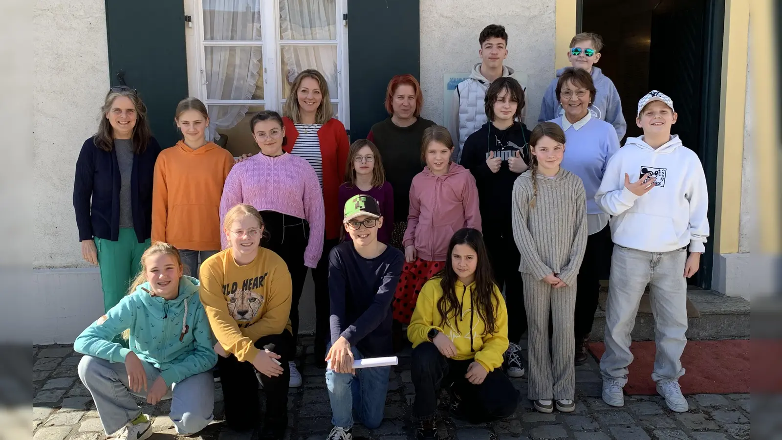 Die Gruppe des Projekts „Museum macht stark” hat den Museumsguide gestaltet. Links Museumspädagogin Angela Bareiß, die das Projekt initiierte. (Foto: Museum F. X. Stahl)