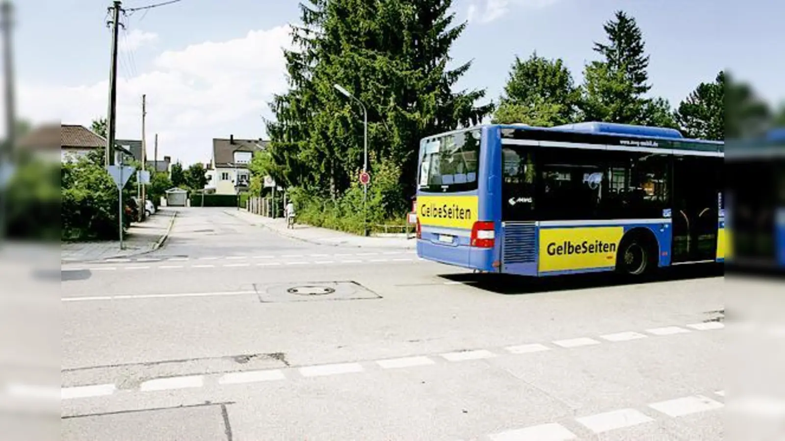 Geduld ist bei den Anwohnern der Kiesmüllerstraße (Bild) und der Waldsassener Straße gefragt. Das Sanierung wurde erneut verschoben.  (Foto: Hettich)