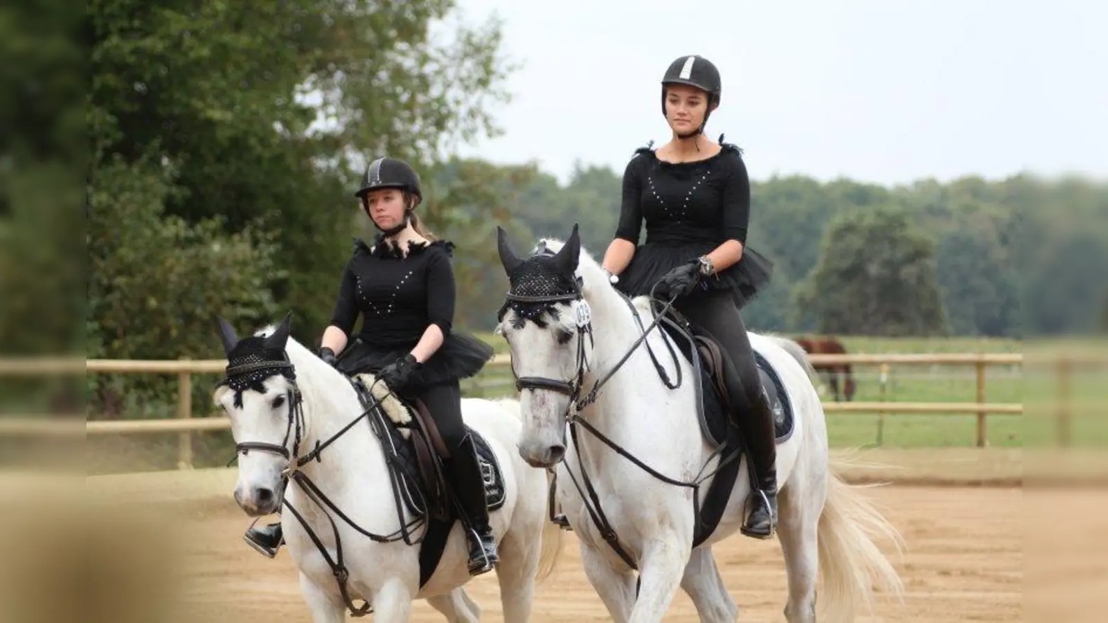 Am Wochenende wird beim RV Corona das Dressur- und Springturnier ausgetragen, darunter die traditionelle Dressur-Paarkür in Kostümen. (Foto: pi)