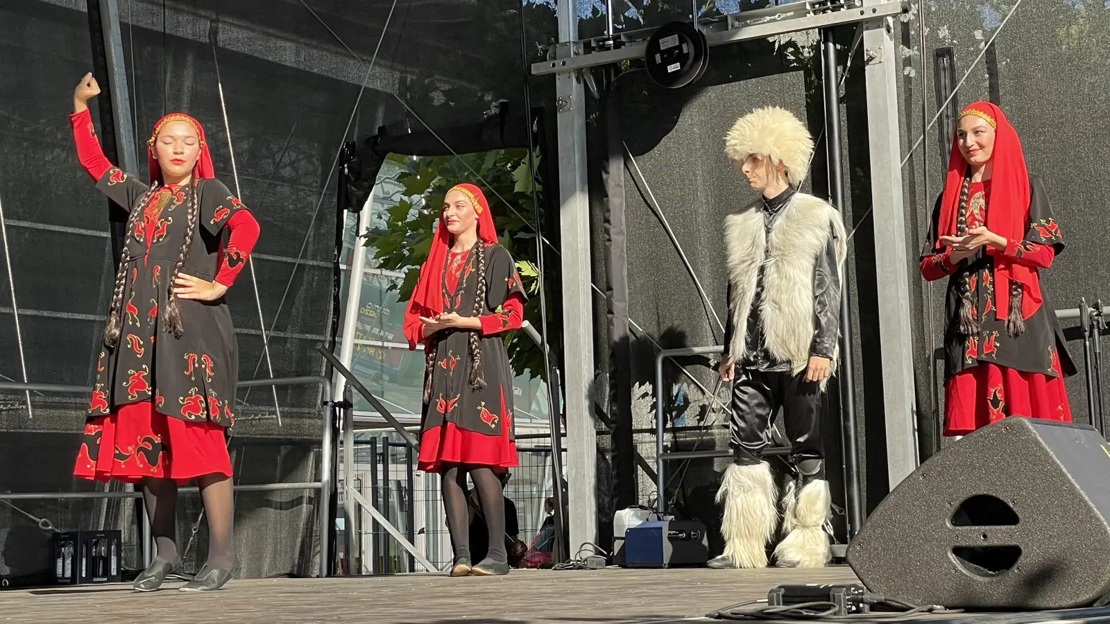 Volkstänze aus Georgien bekommen die Germeringer beim Stadtfest zu sehen. (Foto: pst)