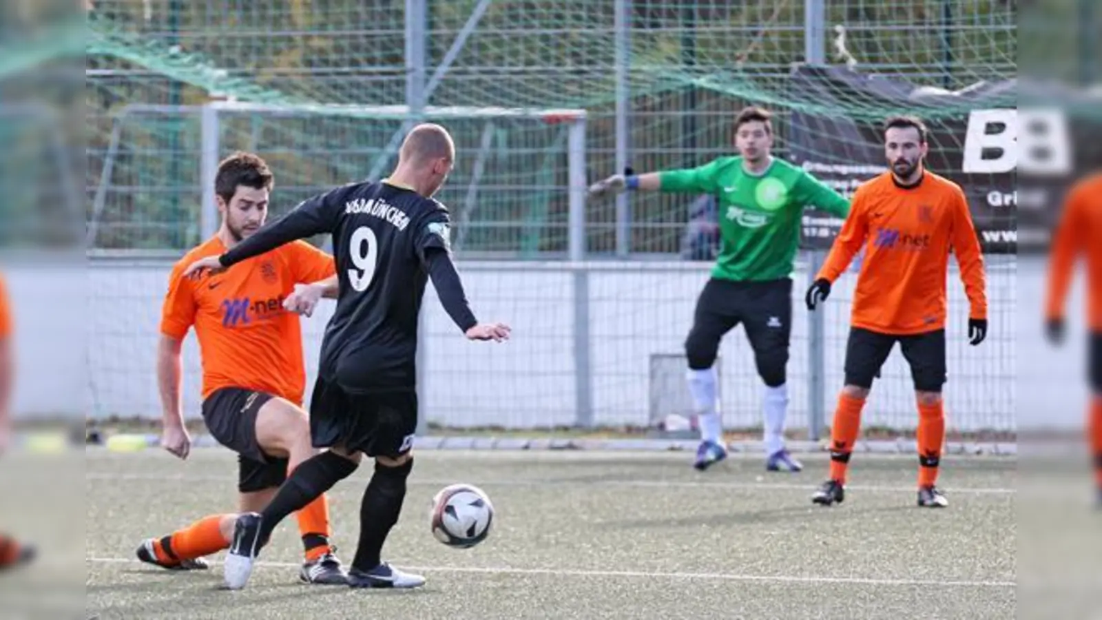 Diesmal im Sturm: Maximilian Hutsteiner.  (Foto: A. Wild)