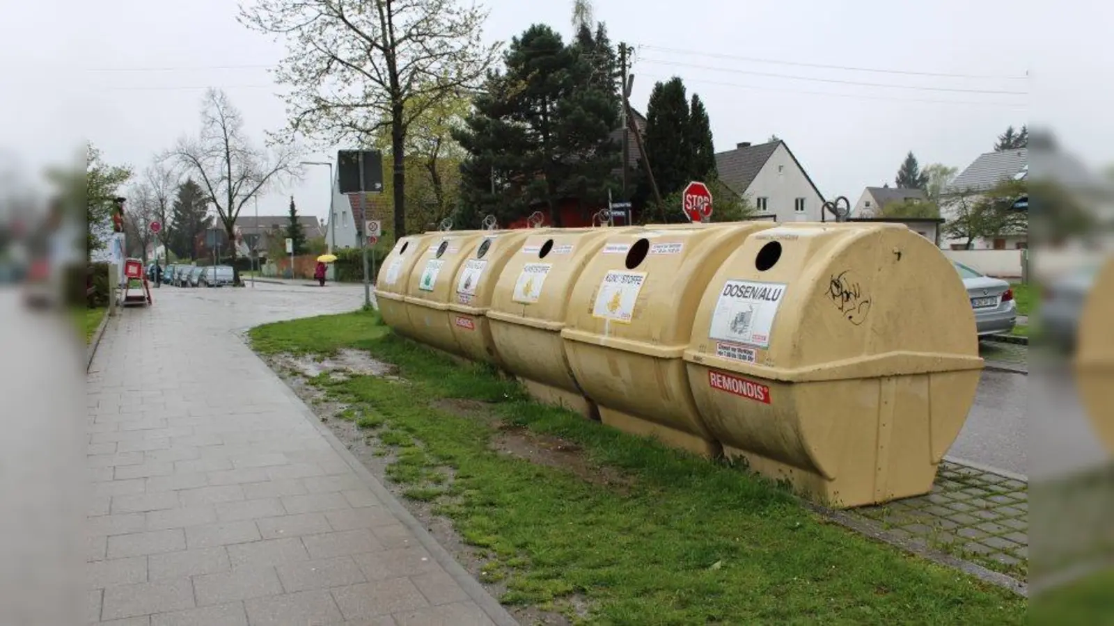 Die Wertstoffinsel in der Von-Reuter-Straße soll in die Karl-von-Roth-Straße versetzt werden. (Foto: sb)