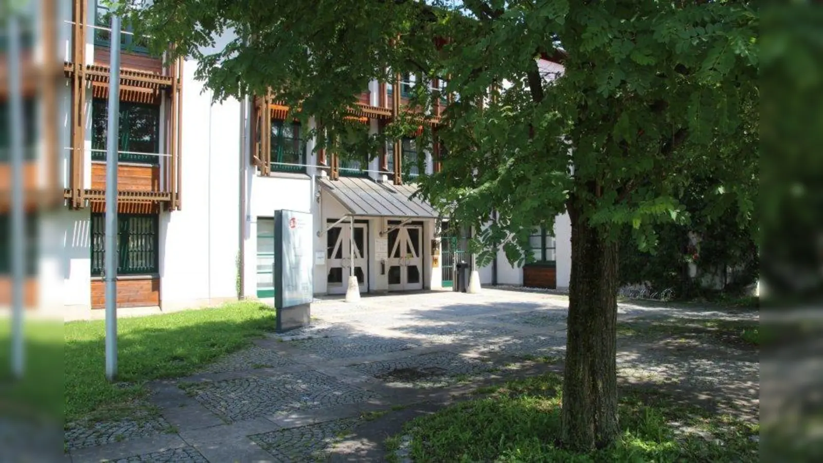 Bei der Sommerhitze gibt es Angenehmeres, als in der Agentur für Arbeit eine Nummer ziehen und warten zu müssen. Im Juni mussten das im Bereich der Hauptagentur Weilheim gerade mal 906 Männer und Frauen. (Foto: mka / Archiv)