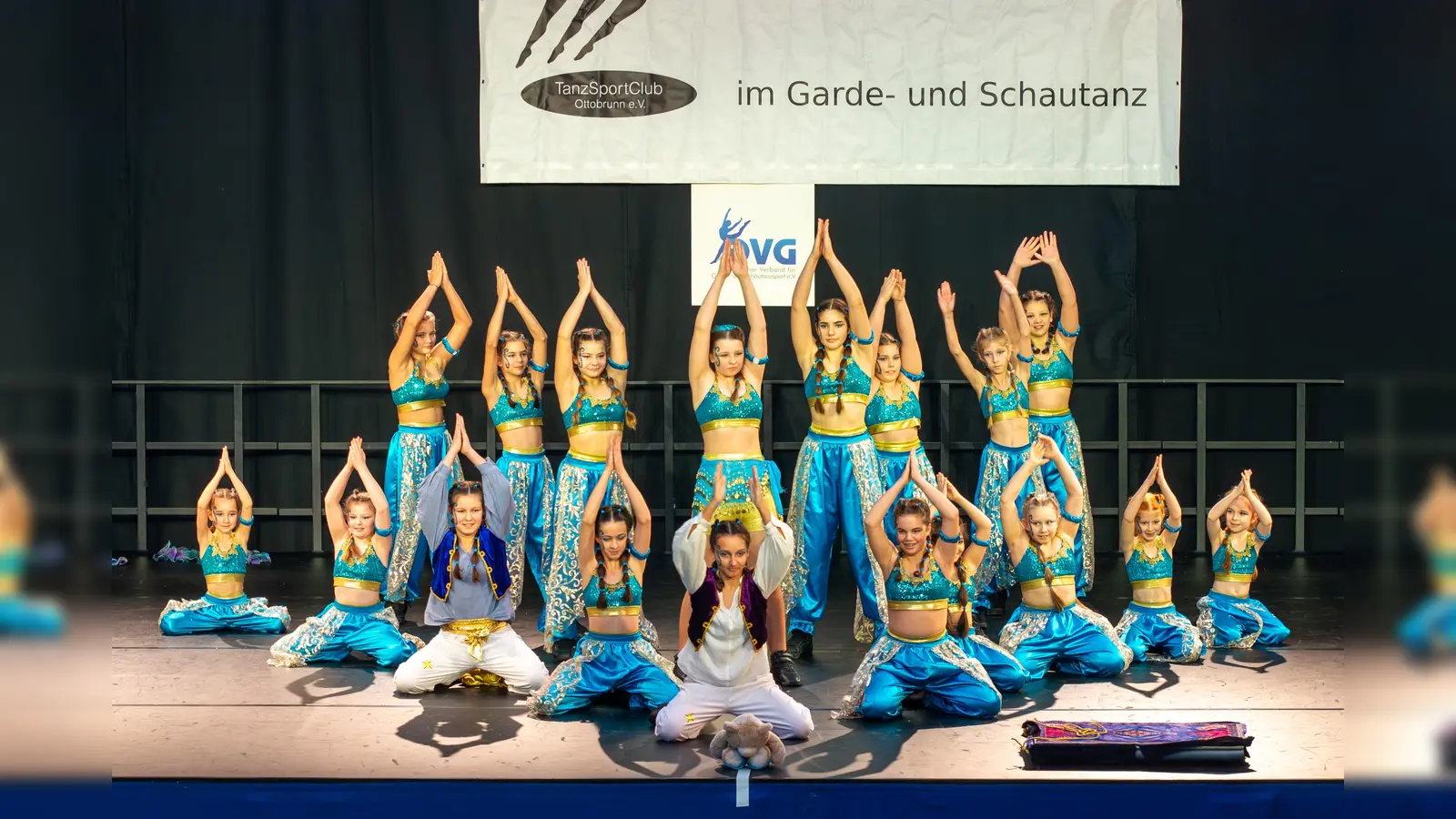 Ihr Showtanz mit Hebefiguren und beeindruckender Choreografie brachte den Kindern vom Schleißheimer Narrenrat den ersten Preis beim Ranglistenturnier. (Foto: SNR)