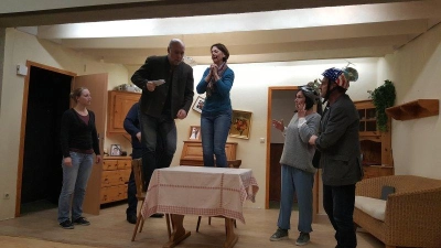 Die Proben der Theaterabteilung des TSV Perchting laufen auf Hochtouren. (Foto: TSV)