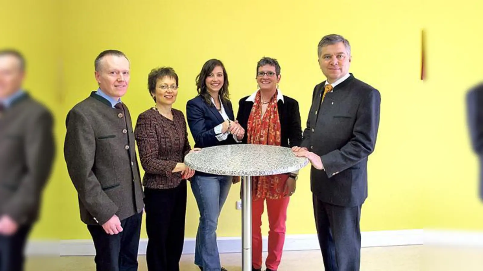 Interessierte am ersten Netzwerktreffen können sich bei Alexandra Hermann (Mitte) melden.	 (Foto: Landratsamt)