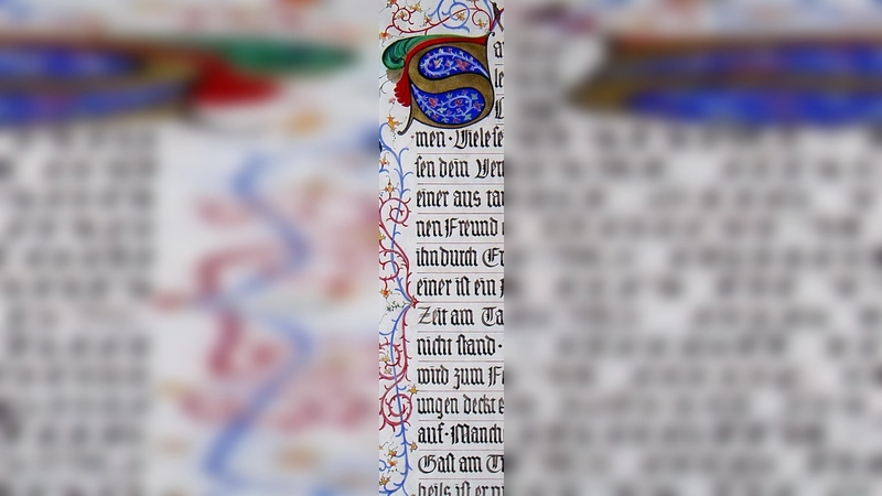 Die Künstlerin Katharina Prehl zeigt künstlerisch gestaltete Schriftblätter im Stil verschiedener Epochen. (Foto: Katharina Prehl)