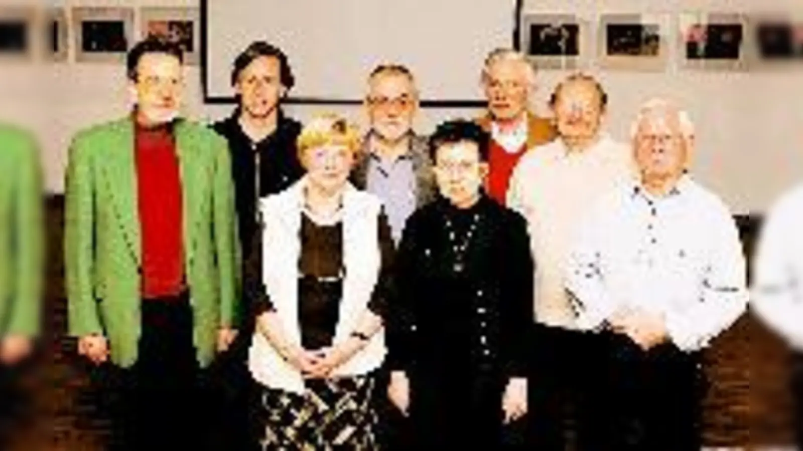 Sie vertreten den neu gegründeten »Geschichtsverein Moosach« (von links): Volker Laturell, Andreas Rümmelein, Johanna Salzhuber, Wolfgang Linden, Veronika Linden, Wolfgang Ullmann, Heinrich Roth und Albert Scharr.	 (Foto: Privat)