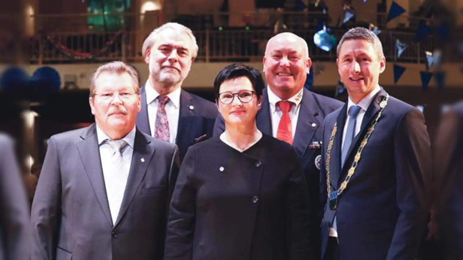 Bekamen von Erstem Bürgermeister Christoph Böck (rechts) für ihre Verdienste die Ehrenmedaille der Stadt Unterschleißheim in Silber überreicht (von links): Josef Jurischitz, Bernhard Schweißgut, Renate Wanner-Hopp und Georg Fahrner.	 (Foto: Stadt)