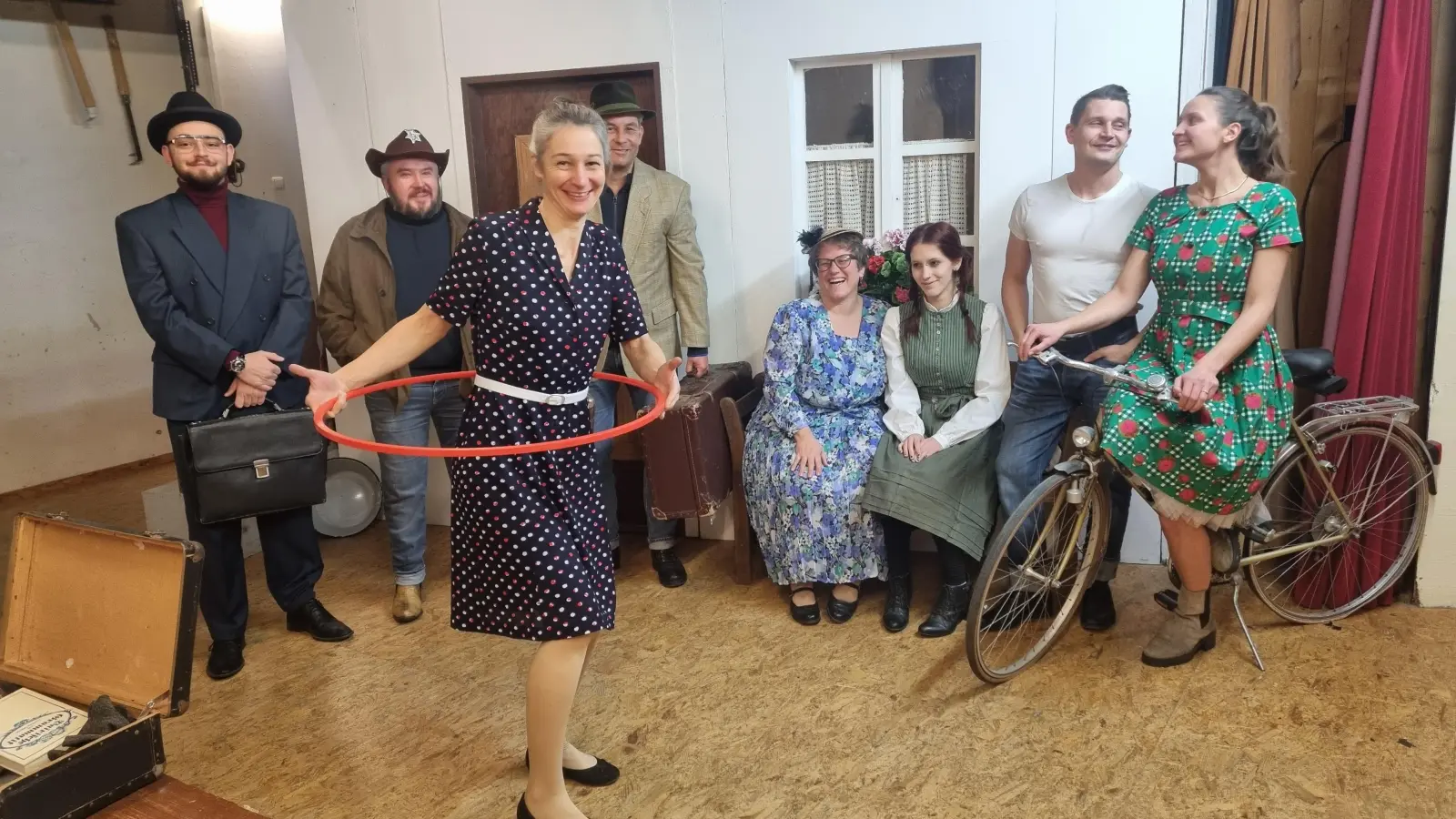  Im Waldperlacher Volkstheater geht's zurück in die 50er - mit jeder Menge Nostalgie und noch mehr Gaudi. (Foto: Volksbühne)