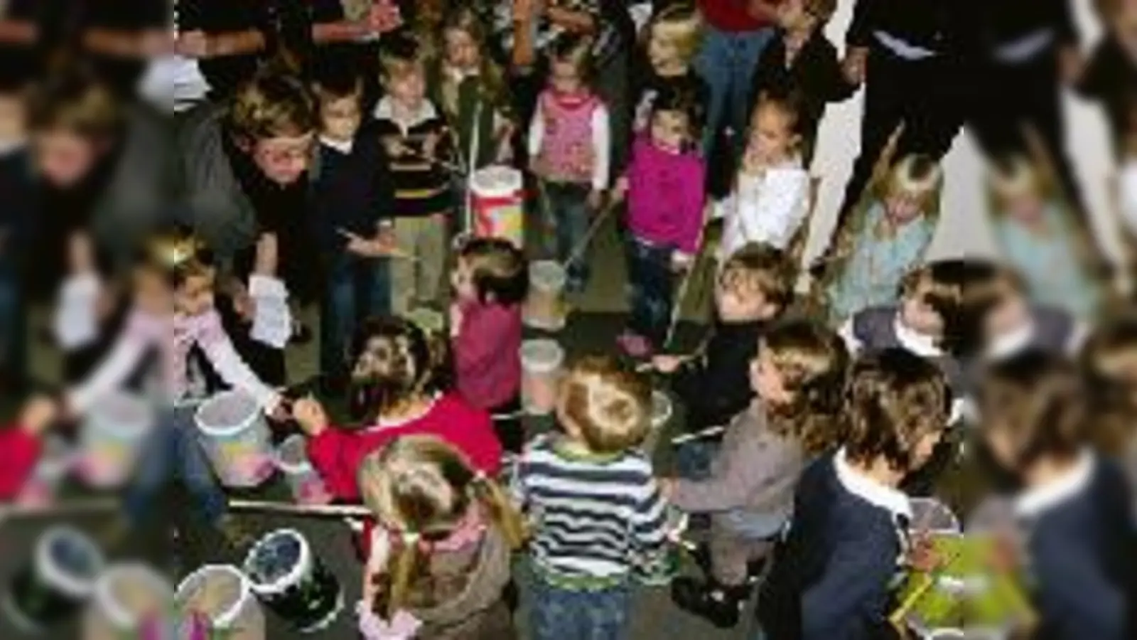Begeisterte Gesichter und staunende Blicke beim Lichterfest des Bogenhauser  (Kindergartens.Foto: VA)