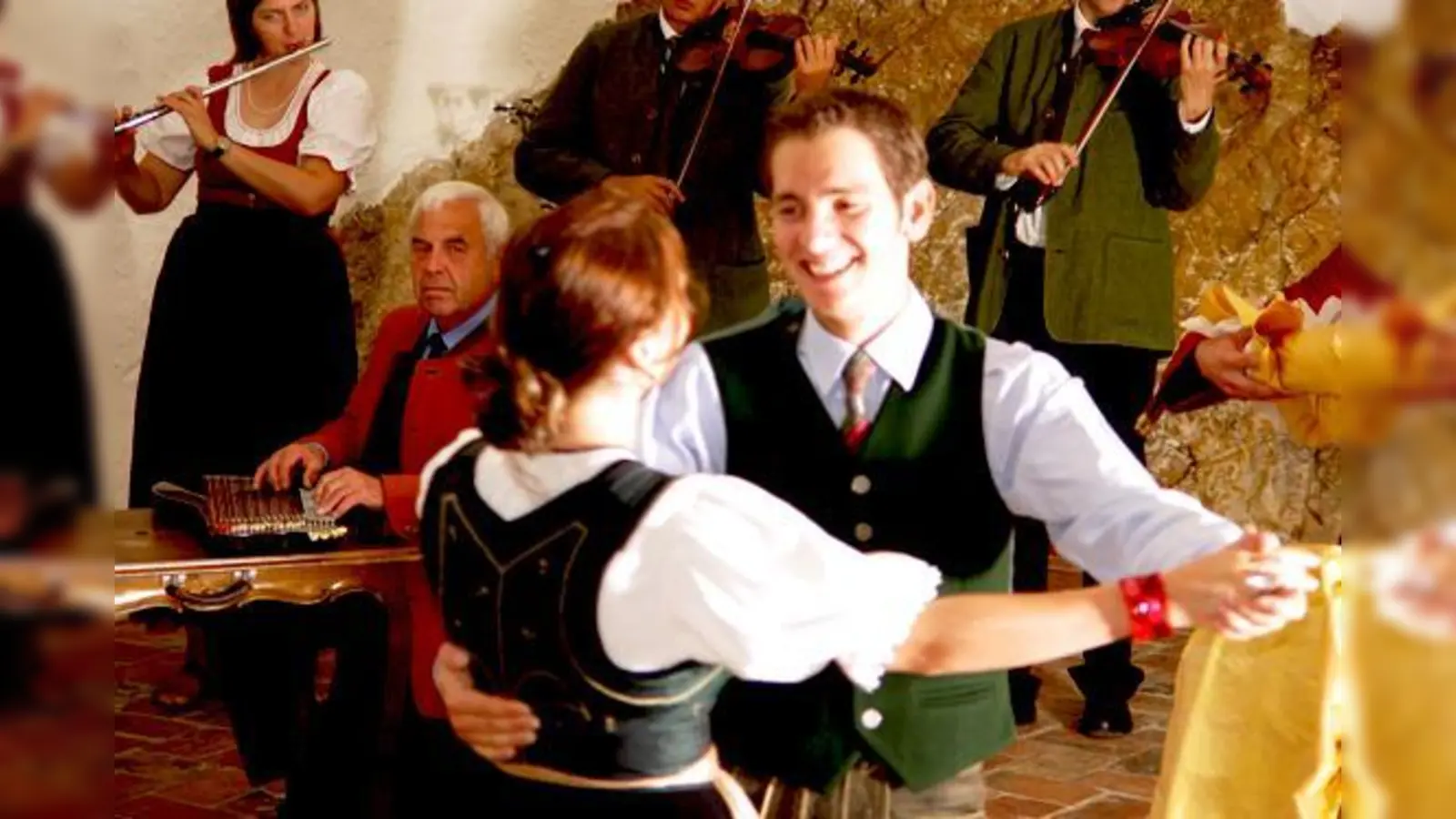 Einen ganz besonderen Volksmusikabend verspricht das Tobi Reiser-Ensemble.	 (Foto: VA)