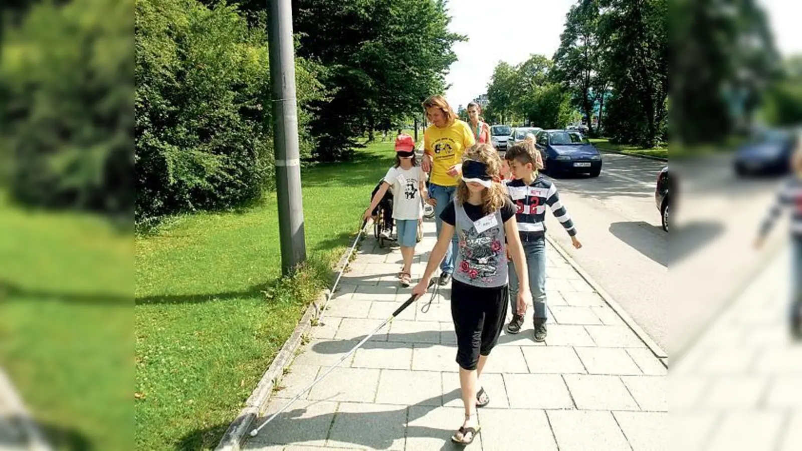 Die Kinder erlebten, auf welche Probleme Blinde in ihrer Umgebung stoßen.	 (Foto: Privat)