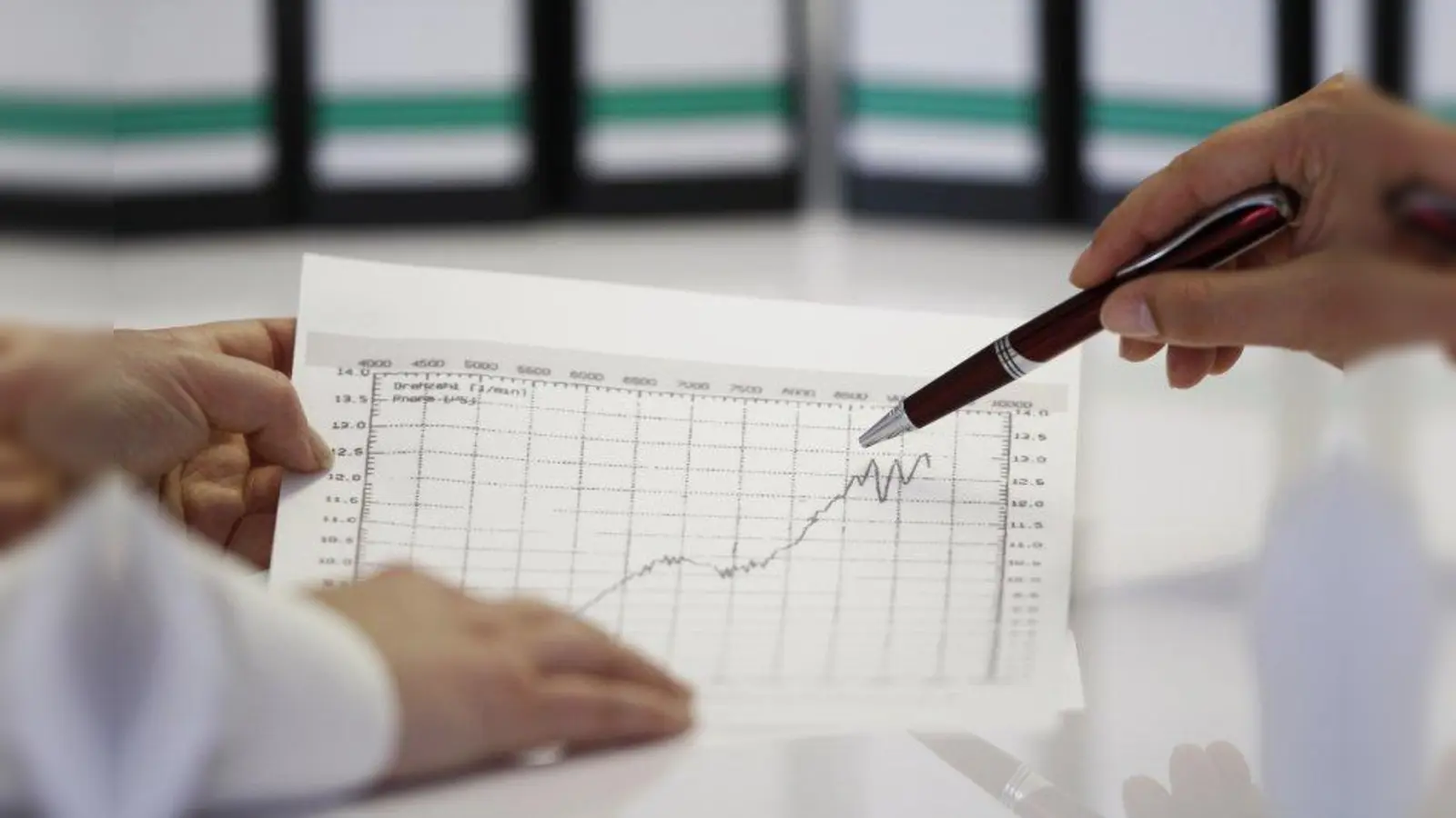 In Bayern fehlen heuer über alle Berufsgruppen hinweg insgesamt 139.000 Fachkräfte. (Foto: M. Gapfel/pixelio.de)