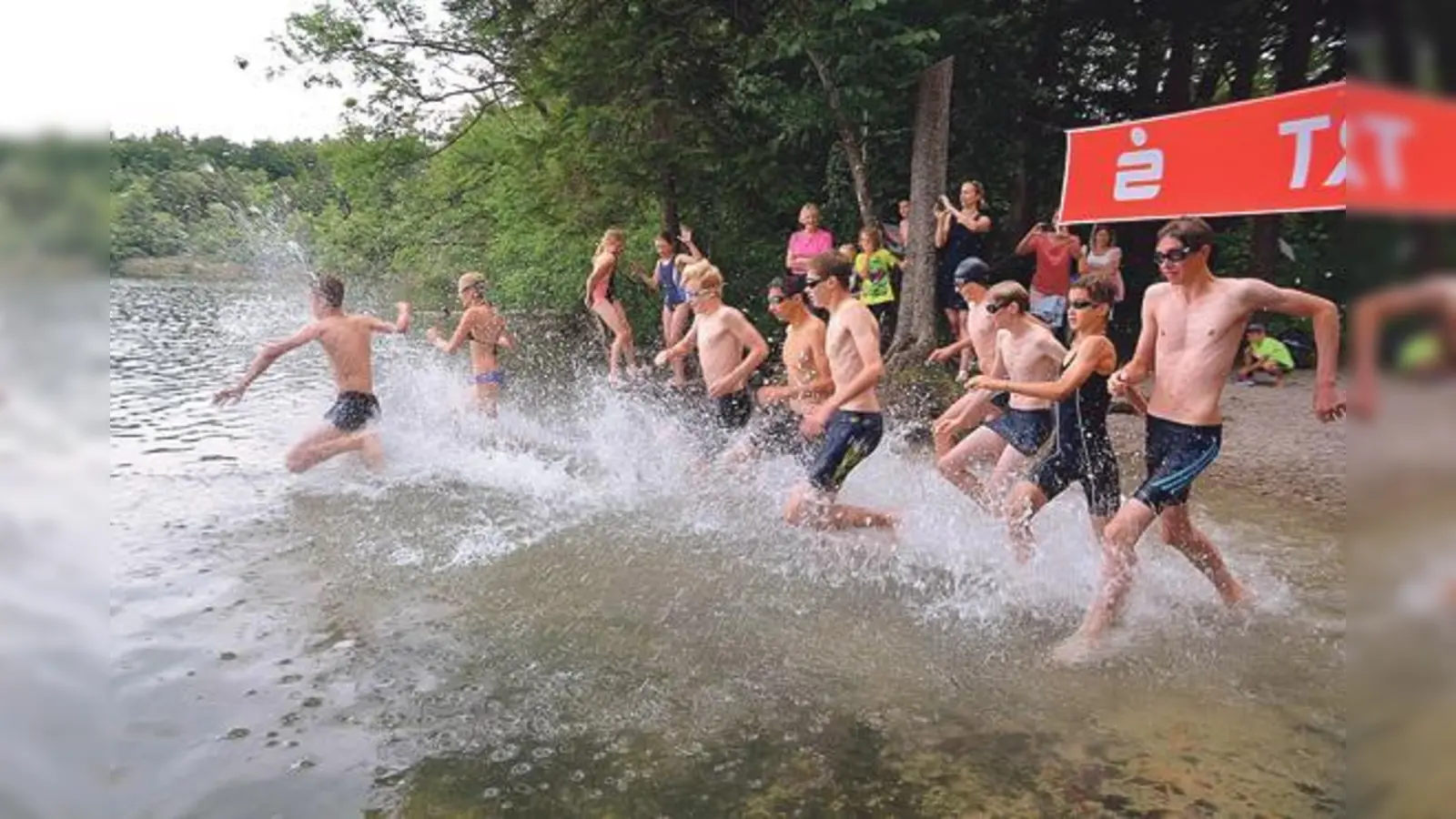 Schwimmstart am Steinsee. 	 (Foto: DAV Zorneding)