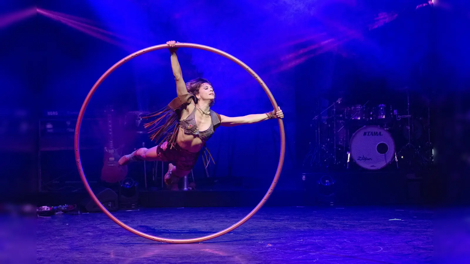 Die Woodstock Variety Show begeistert mit Festival Hits und Acrobatics. (Foto: Gordon Schirmer)