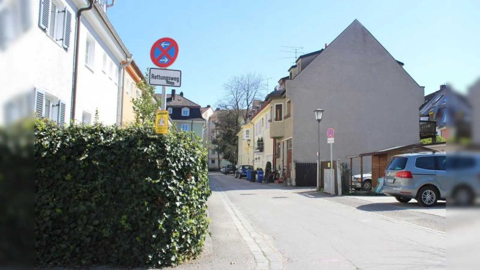 Die Johann-Sebastian-Bach-Straße gehört zum Parklizenzgebiet „Rotkreuzplatz Nord”. (Foto: sb)