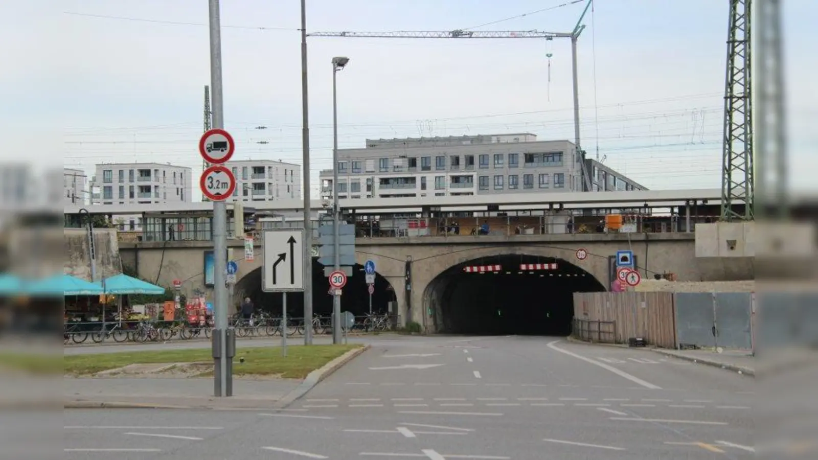 Die Lokalpolitiker aus Neuhausen-Nymphenburg möchten von der Stadt zudem über den finalen Ausbauzustand nach Abschluss der aktuellen Bauarbeiten am Laimer S-Bahnhof informiert werden. (Foto: sb)