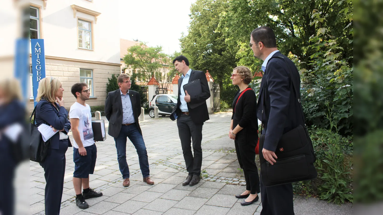 MdL Doris Rauscher, Atila Baasen und Bürgermeister Uli Proske sprachen mit den Vertretern des Staatlichen Bauamtes Rosenheim Stefan Leitner, Ursula Lampe, Daniel Drachenberg (von links).  (Foto: Bernadette Lengl)