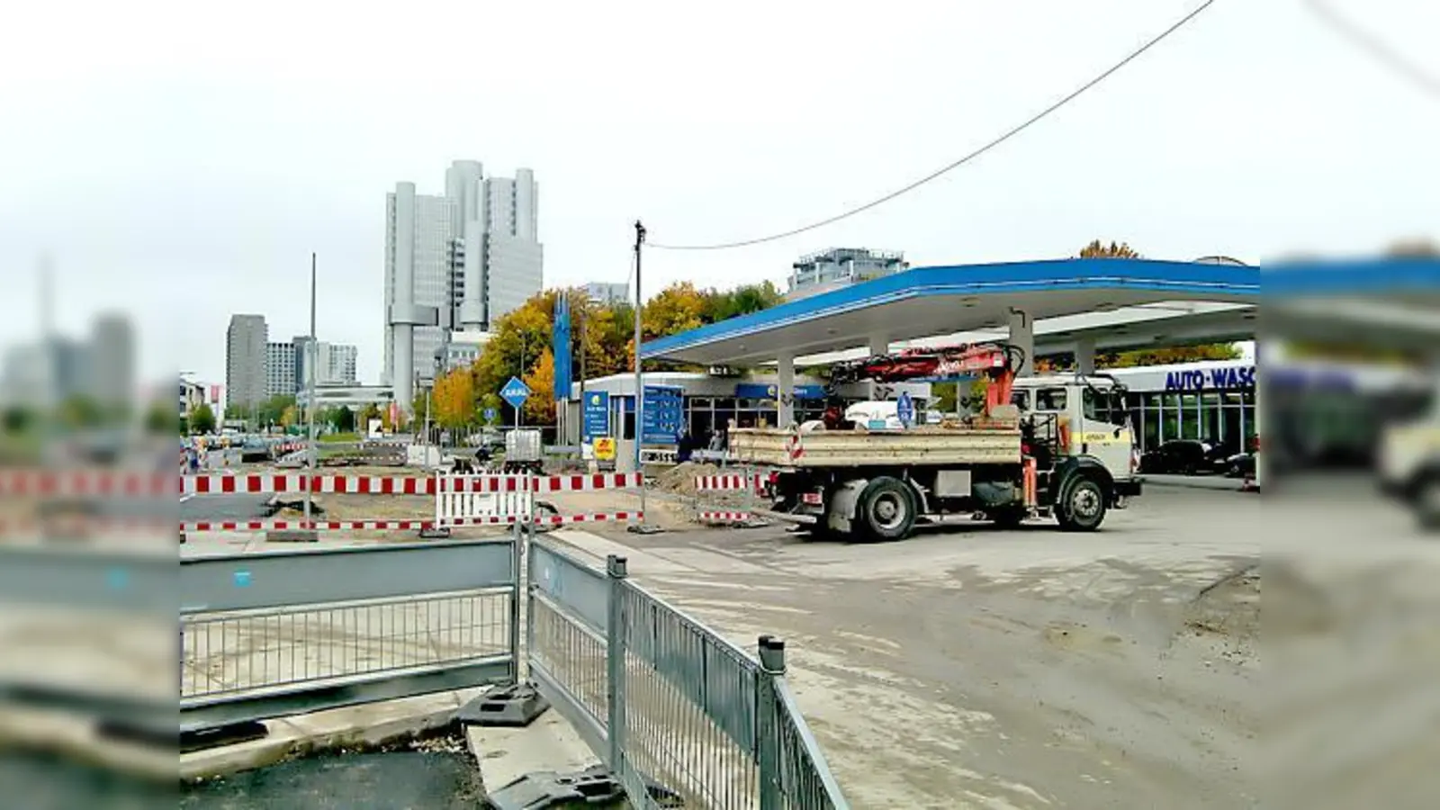 Wohngebäude statt Tankstelle an der Richard-Strauss-Straße/Ecke Schreberweg  zwei Gebäude mit fünf Stockwerken sieht der nunmehr geänderte  Bebauungsplan vor.  	 (Foto: ikb)