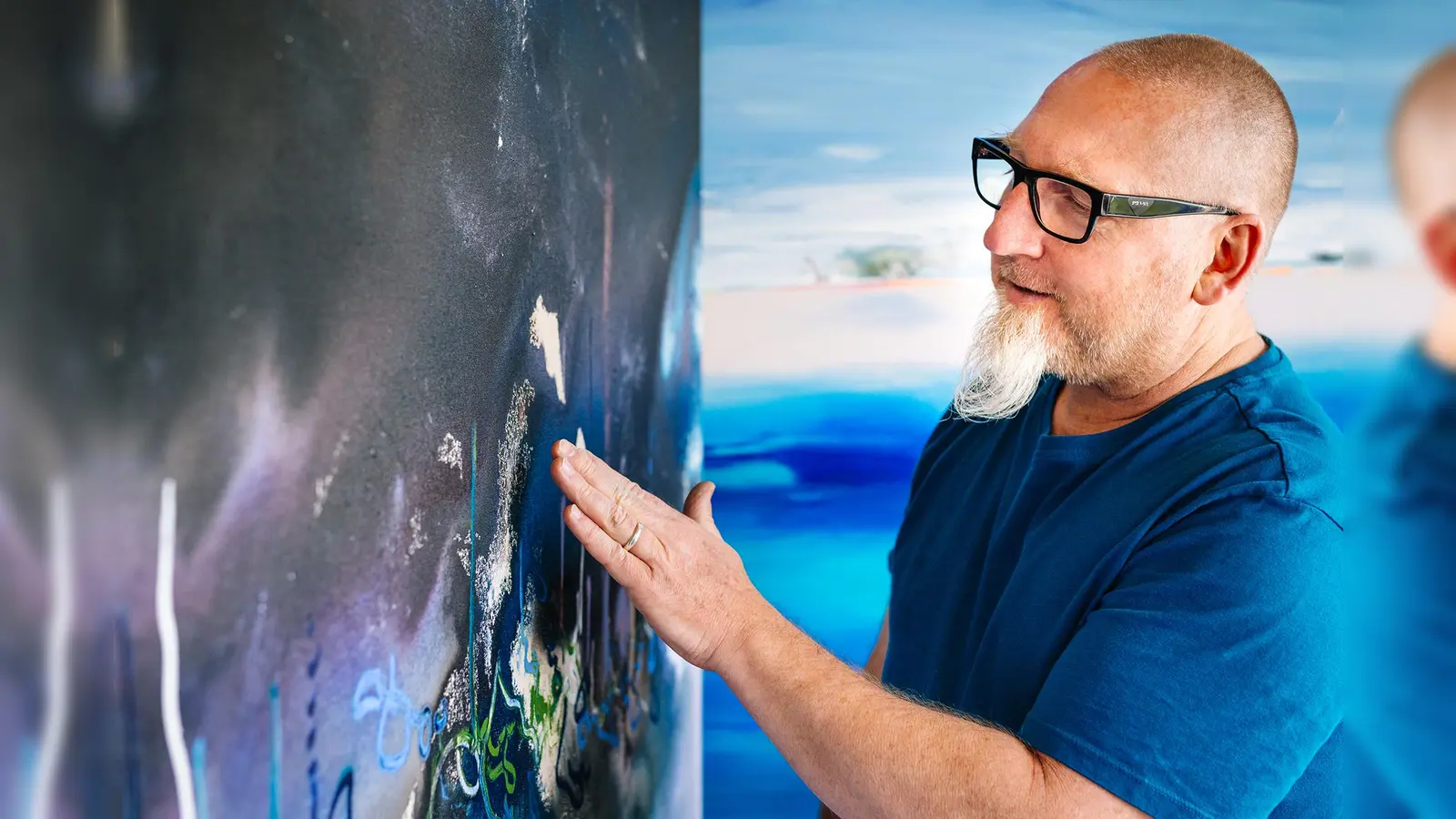 Richard Fuchs wurde 1972 in Gräfelfing geboren. Er zeigt seine „Malerei der Entfernung” in Martinsried. (Foto: Richard Fuchs / Daniel Guenther)