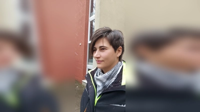 Melanie Schiffner nach der Haarspende. (Foto: Stadtbücherei Dachau)