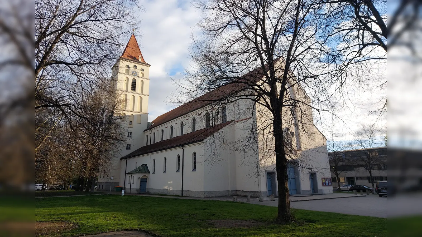 100 Jahre alt wird die Pfarrkirche St. Martin in Moosach, die am 16. November 1924 geweiht worden ist. (Foto: bas)