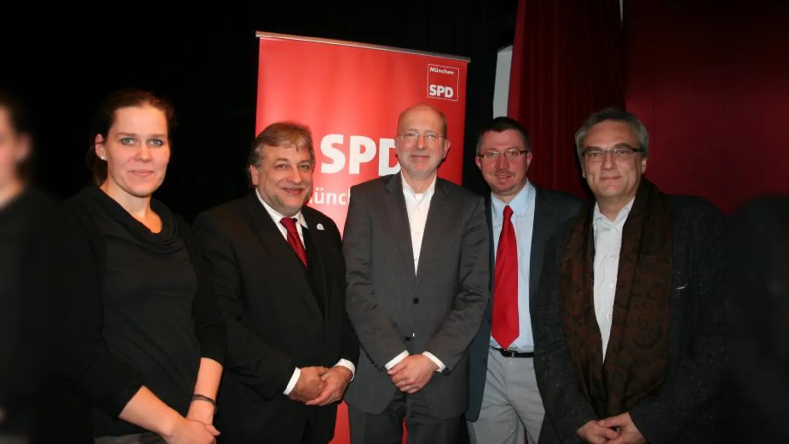 Diskussionsteilnehmer: v.l. Stadträtin Verena Dietl, Stadtrat Dr.Josef Assal, Stadtschulrat Rainer Schweppe, Stadtrat Christian Müller und der Landtagsabgeordnete Florian Ritter (Foto: WS)