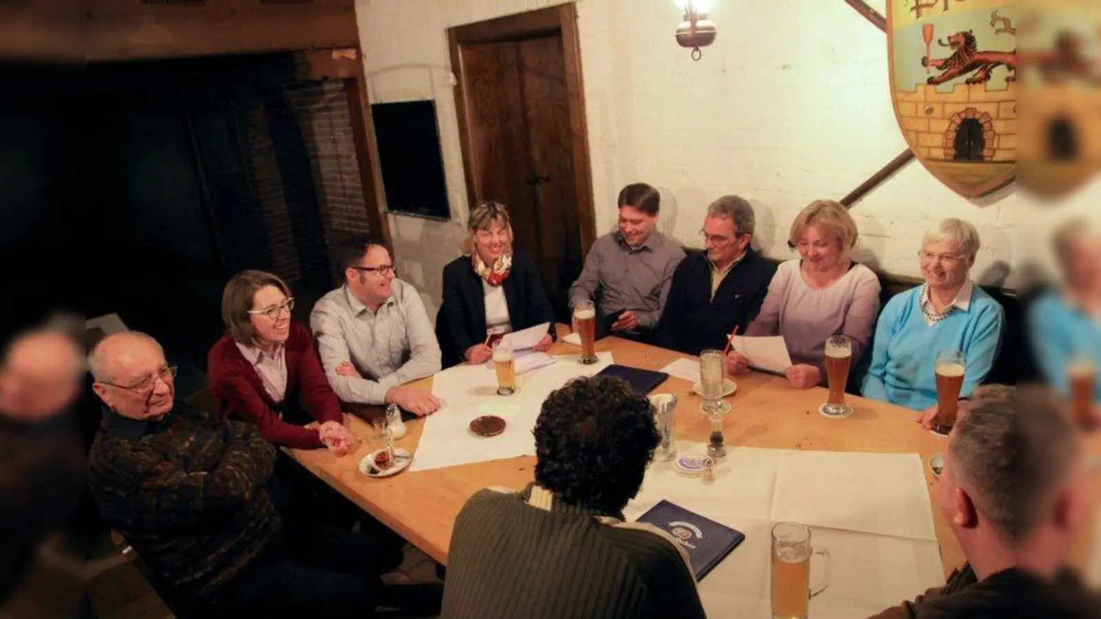 Petra Schmid (4.v.l.), Thomas Heidenreich, Walter Frank, Marion Appelmann (ff.) stellten sich der Diskussion. Vier weitere Diskussionsabende sind in diesem Jahr noch geplant. (Foto: us)