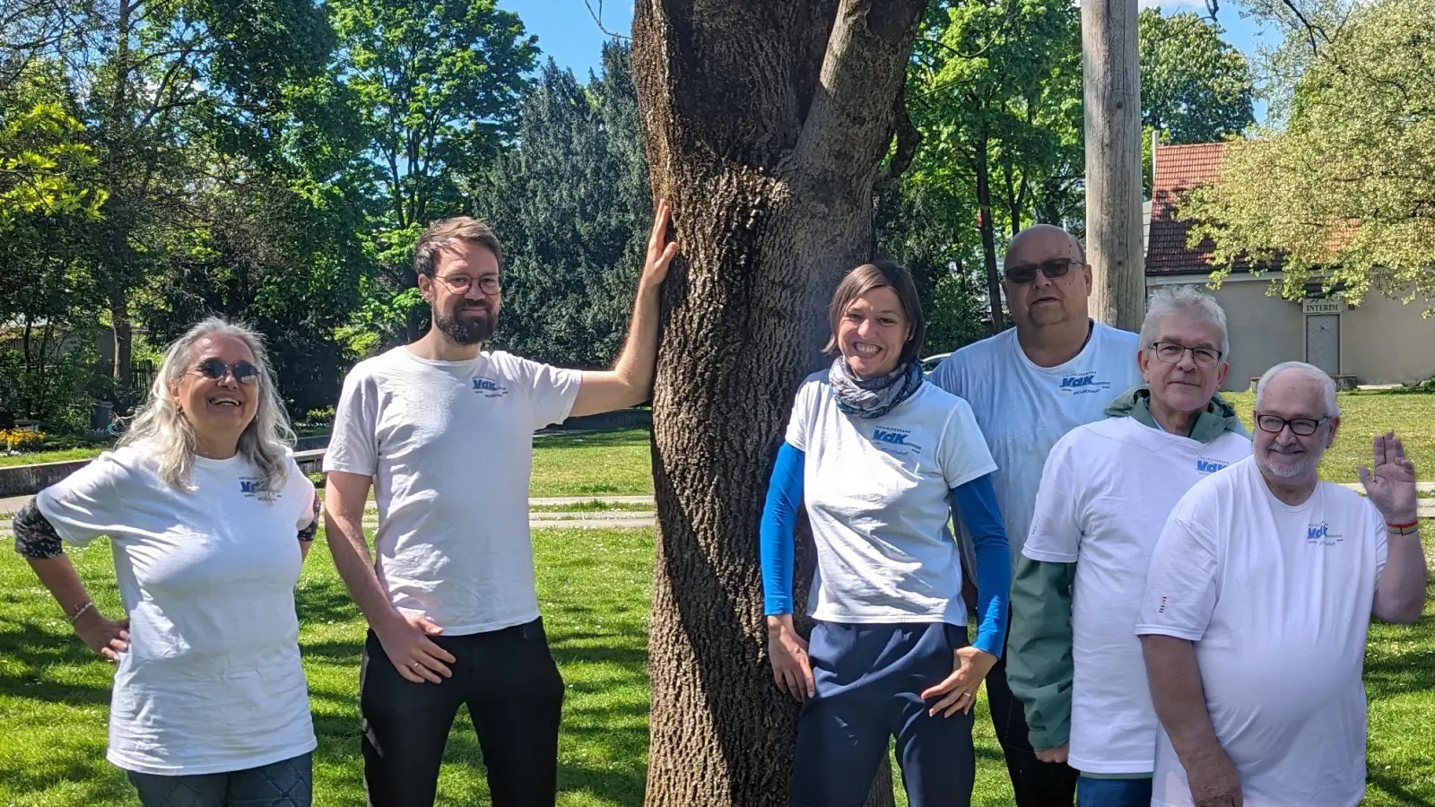 Ein siebenköpfiges Team setzt sich im VdK-Ortsverband Neufriedenheim/Westend ein (von links): Juliane Zimmermann (Beisitzerin), Lorenz Thoelen (stellv. Vorsitzender und Kassier), Corinna Backmann (Ortsvorsitzende), Martin Schloßbauer (Beisitzer), Dieter Schwarz (Schriftführer), Robert Kaneider (Beisitzer), nicht im Bild: Gabriele Blache (Vertreterin der Frauen). (Foto: VdK Neufriedenheim/Westend)