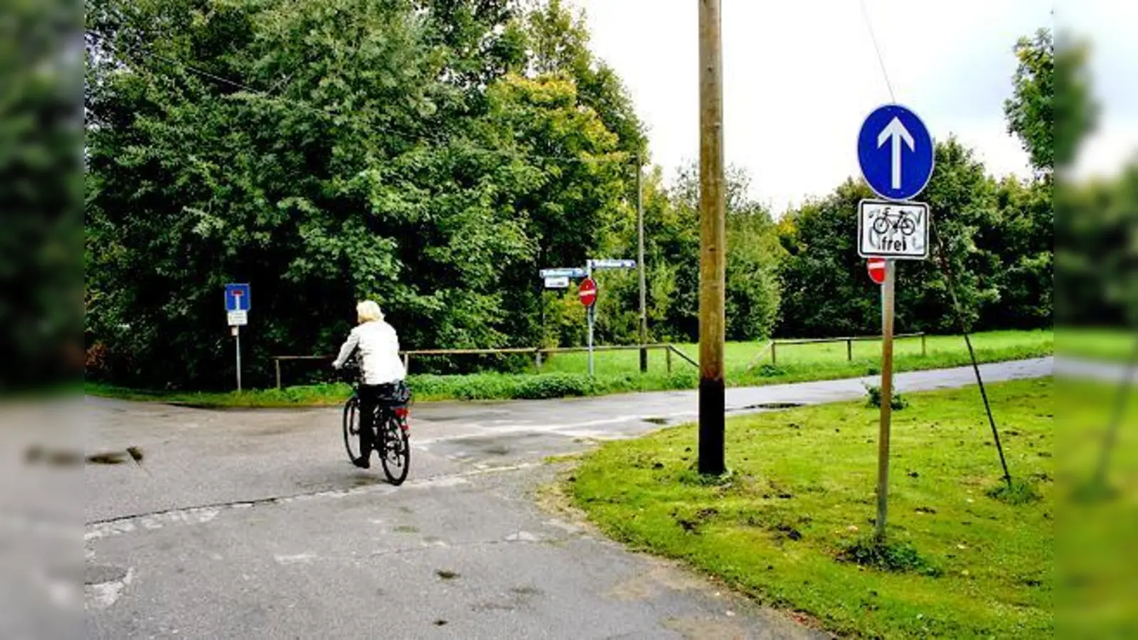 Hier soll ab Frühjahr 2011 ein neuer Spielplatz für Klein- und Schulkinder entstehen. 	 (Foto: ws)