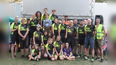 Teilnehmer und Organisatoren vom RSV Hachinger Tal nach dem erfolgreichen Renntag in Unterhaching. (Foto: RSV)