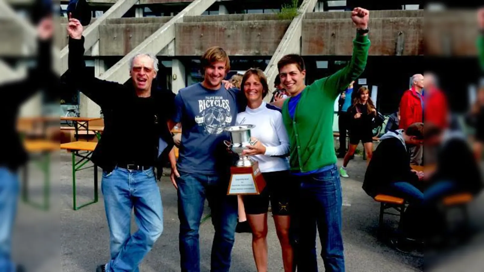 Die jubelnden Jugend-Trainer (v. l.): Ennes Auerswald, Christoph Hannich, Franziska Grote, Sebastian Lentner.	 (Foto: RGM)