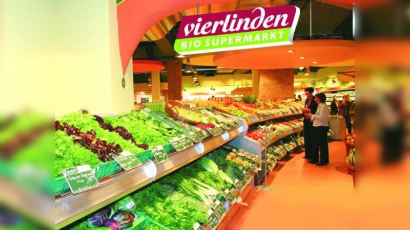 Der rund 700 Quadratmeter große Vierlinden-Bio-Supermarkt in München „Neue Hopfenpost“ führt ein Sortiment von rund 8.000 Produkten. (Foto: pi)