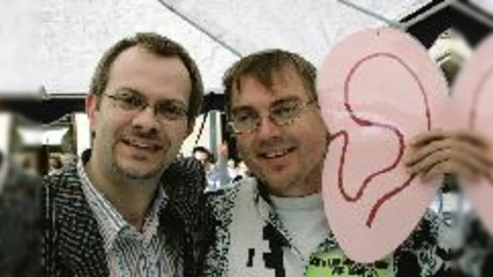 Das Problem ist, dass unsere Mitmenschen nicht sehen, dass wir nicht gut  (Foto: Martin Langscheid (li.) und Thomas Harlander kämpfen um die Rechte von Schwerhörigen. nan)