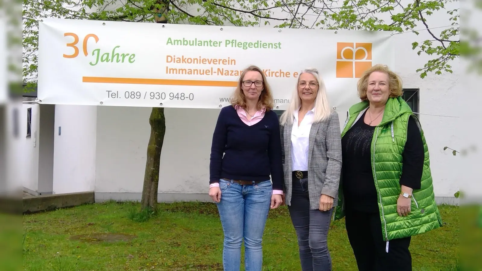 Seit 30 Jahren im Einsatz ist der ambulante Pflegedienst des Diakonievereins Immanuel-Nazareth-Kirche. Die Ansprechpartnerinnen sind (v. l.) Pflegedienstleitung Marie-Christin Kiwatrowski, Verwaltungsleitung Renate Fischer und stellvertretende Pflegedienstleitung Ute Bald-Kühnen. (Foto: bas)