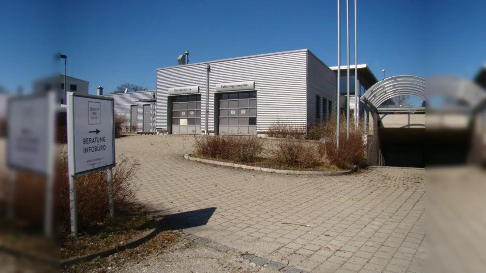 Das alte Autohaus wird bald abgerissen werden. (Foto: pst)