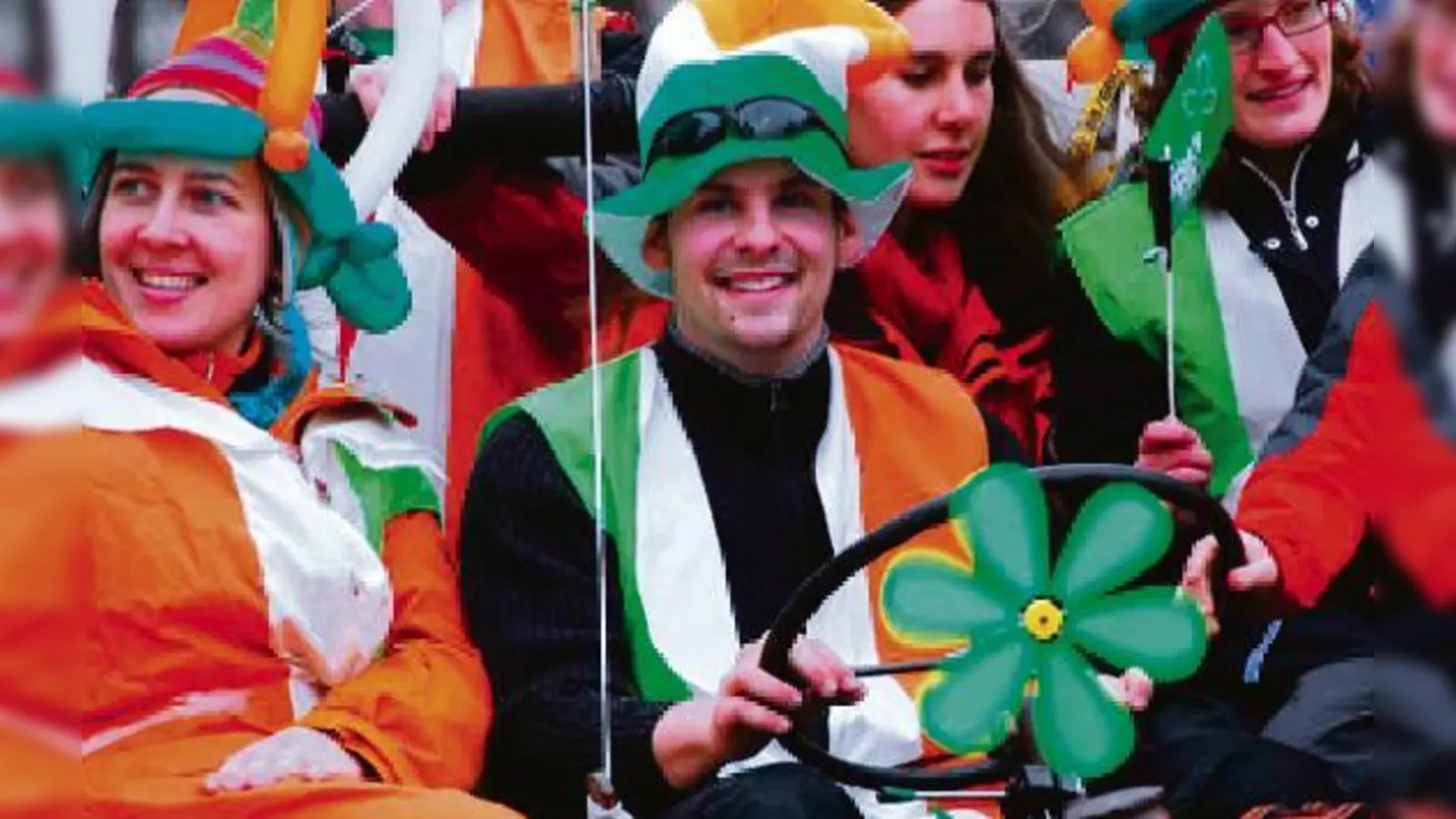 Fröhlich und farbenfroh geht es beim St. Patricks-Umzug zu.	  (Foto: VA)