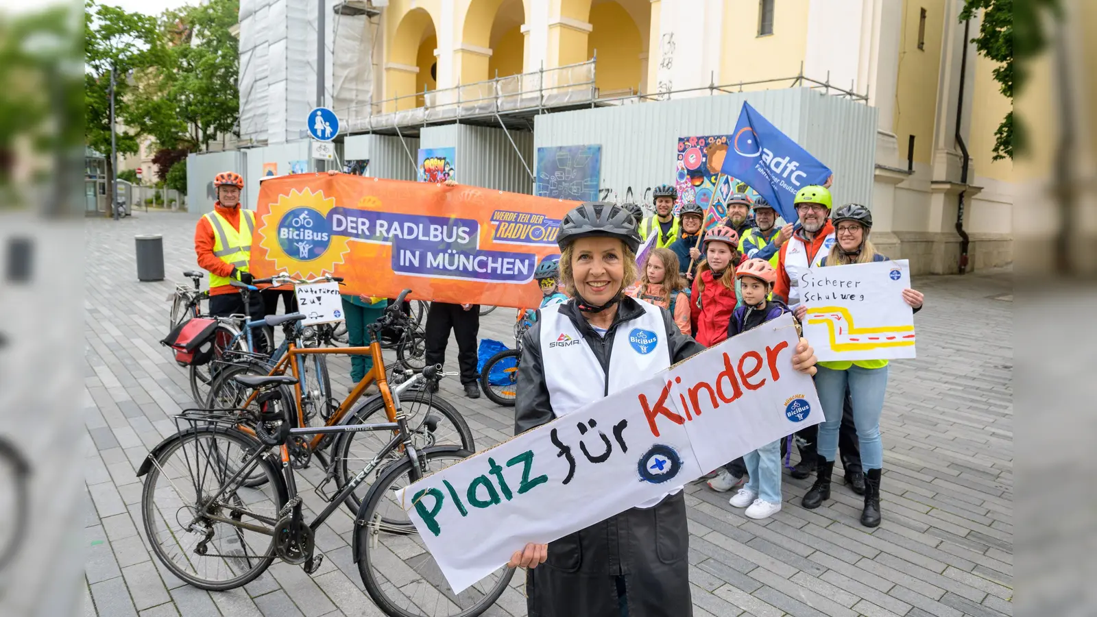 Mit dem Fahrradbus können Kinder sicher zur Schule kommen. Gleichzeitig will er für eine kinderfreundlichere Radinfrastruktur werben.  (Foto: ADFC/ Daniel Schvarcz)