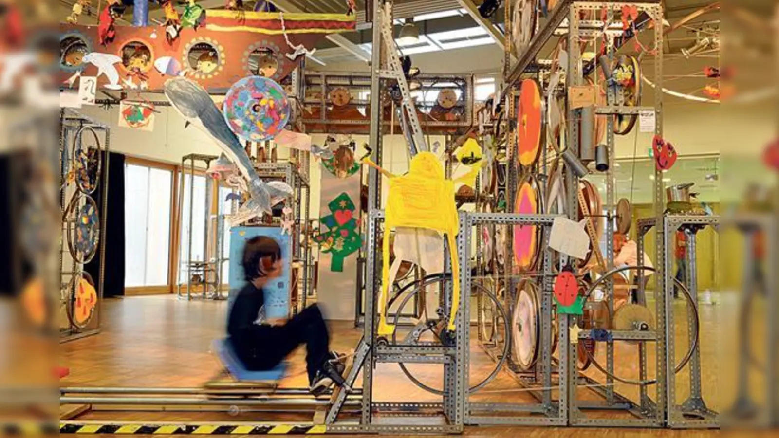 Eine Ausstellung, die die Kinder aktive mitgestalten: »Die Mitmachmaschine«.	 (Foto: Akki e.V., Düsseldorf)