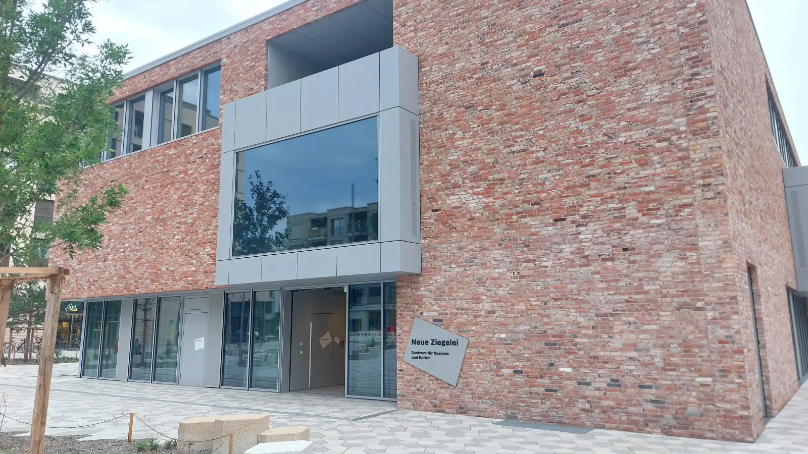 Die Neue Ziegelei ist das Zentrum für Soziales und Kultur im Prinz-Eugen-Park. (Foto: bas)