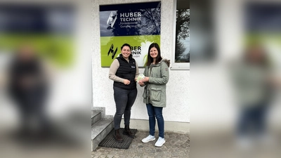 Freude über die Spende:Johanna Kamm, Geschäftsleitung, Huber Technik, und Janine Altheimer, Vorsitzende der Bürgerstiftung (v.l.) (Foto: Huber Technik)